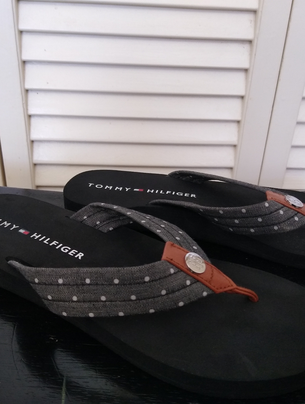 Tommy Hilfiger Flip Flops Womens ~8.5 Gray Polka Dot Thong Sandals Casual - Picture 4 of 9